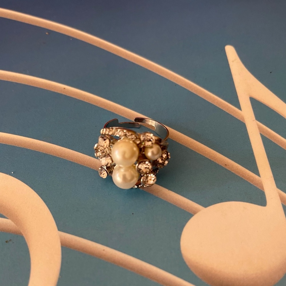 Custom Adjustable Rhinestones and pearls ring - Picture 3 of 5